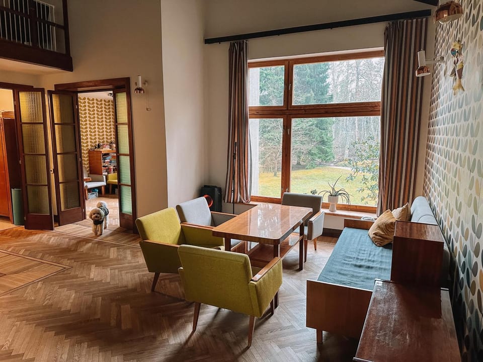 Living room, Seating area