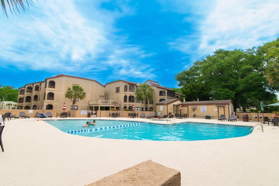 Shore Dr Lake View Retreat w Pools and Pickleball House in South Carolina