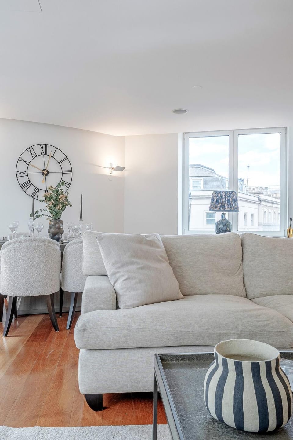 Living room, Seating area