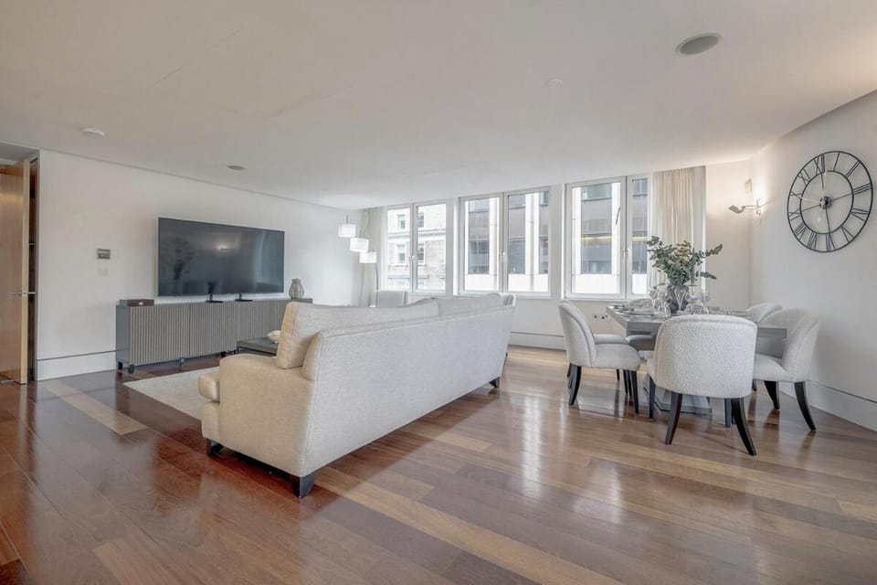 TV and multimedia, Living room, Seating area, Dining area, Evening entertainment