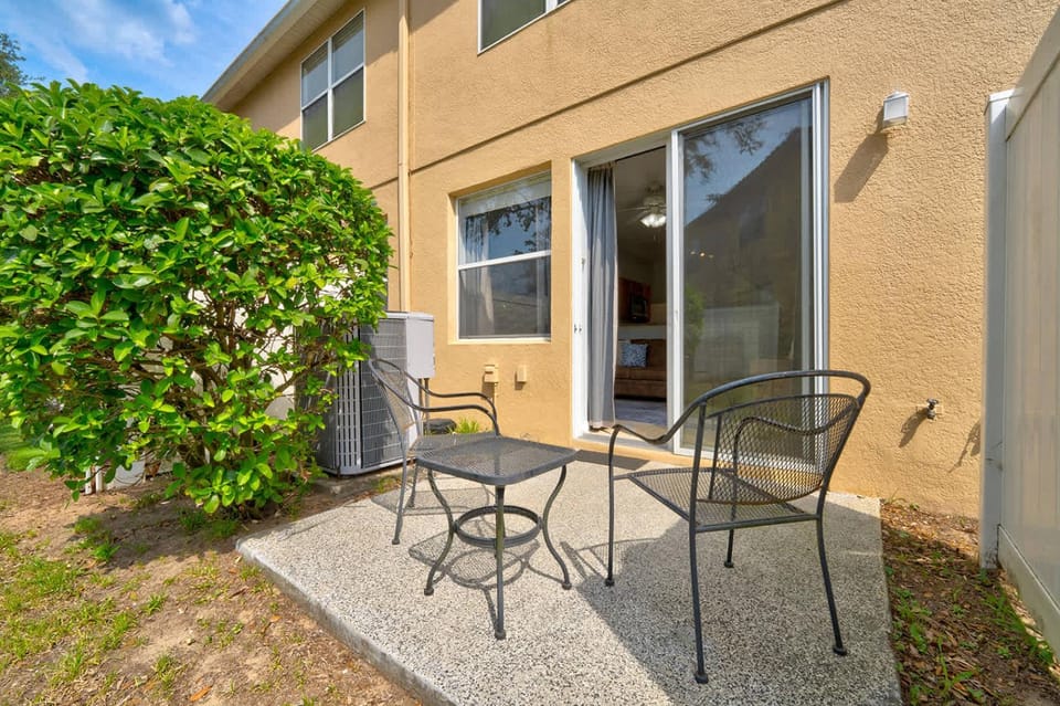 Comfy Townhome Minutes from Disney House in Windsor Hills