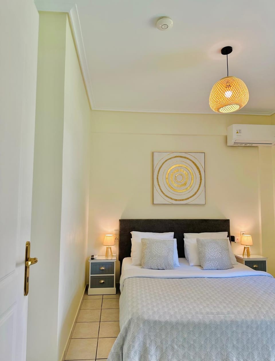 Bed, Photo of the whole room, Bedroom, air conditioner
