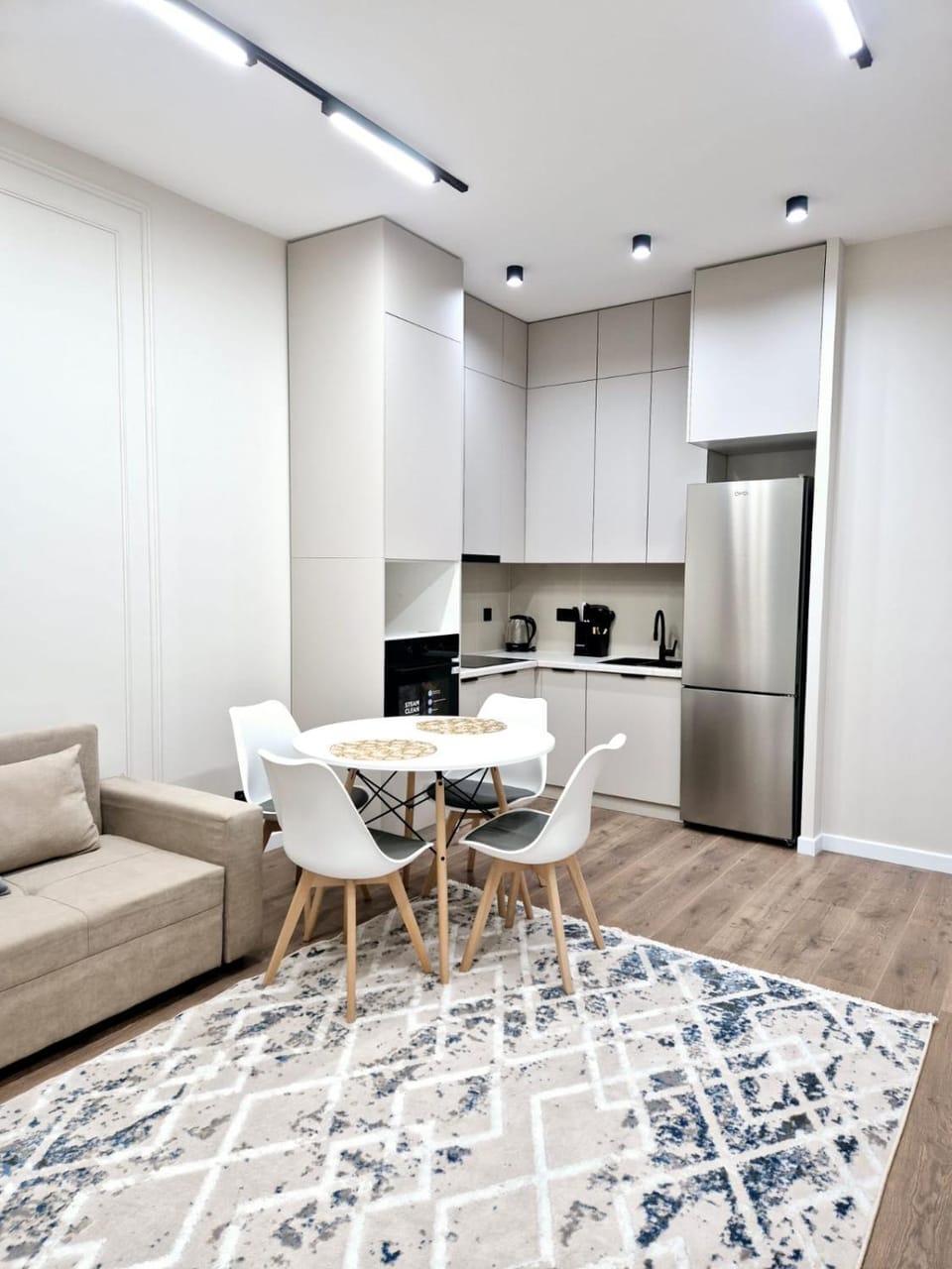 Евродвушка вблизи ЦМиД, Хан шатыра Apartment in Kazakhstan