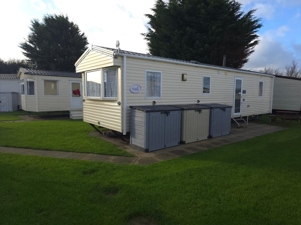 Property building, Day, Street view