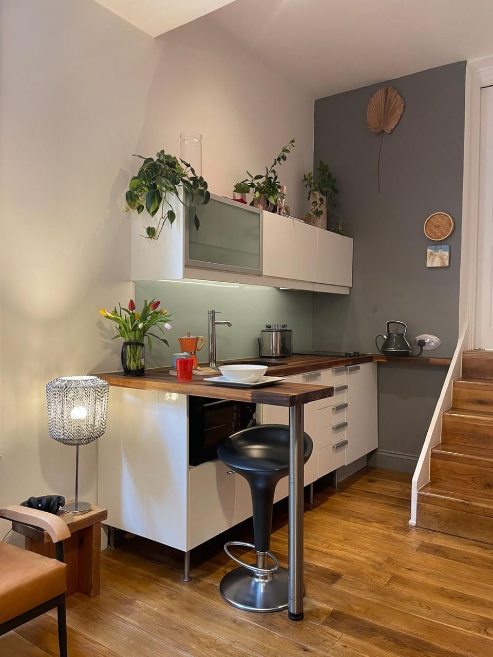 Kitchen or kitchenette, Dining area, stove