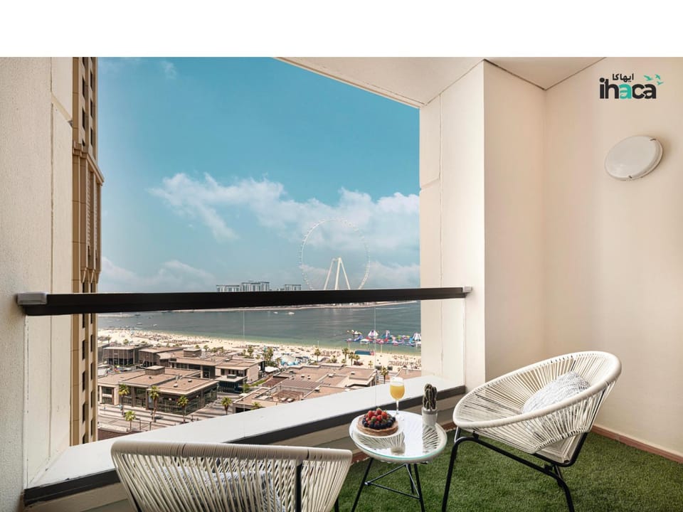 Patio, Day, Natural landscape, View (from property/room), Balcony/Terrace, Living room, Seating area, Dining area, City view, Sea view