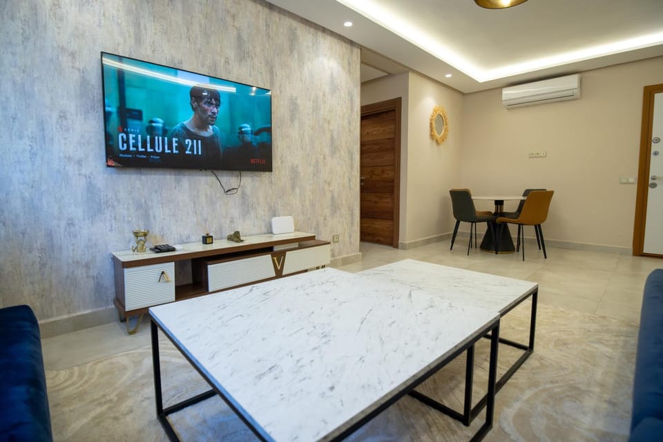 TV and multimedia, Living room, Seating area, Dining area, air conditioner