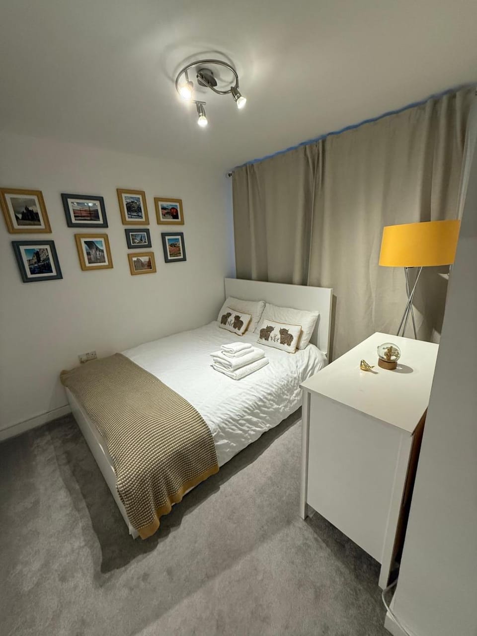 Suite 4 Double Bedroom With Dedicated Private Bathroom Vacation rental in Edinburgh