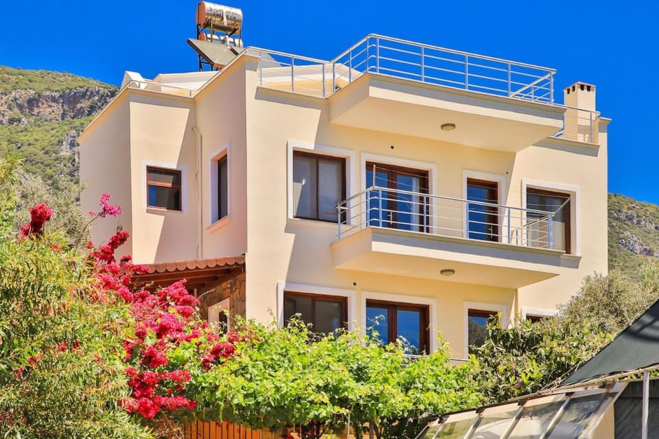 Villa Sari - Luxury stay private pool & jacuzzi Villa in Antalya Province