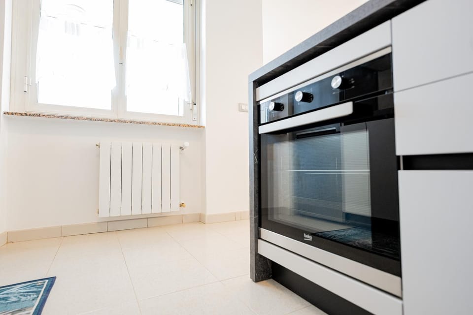 Kitchen or kitchenette, oven