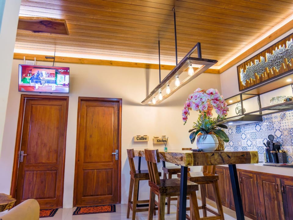Kitchen or kitchenette, Seating area, kitchen