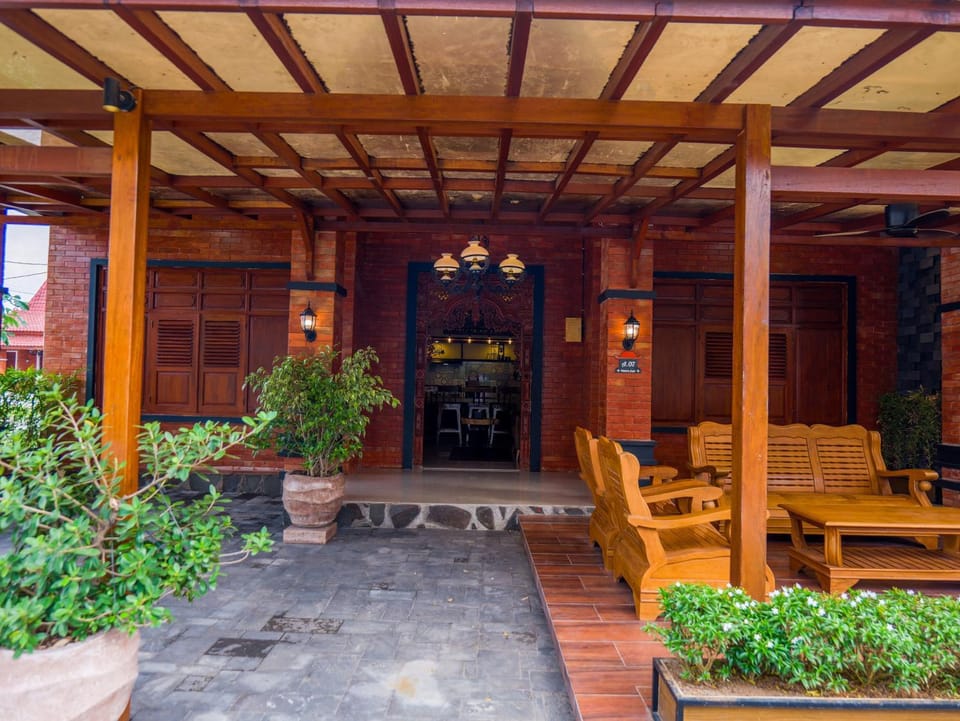 Property building, Facade/entrance, Balcony/Terrace