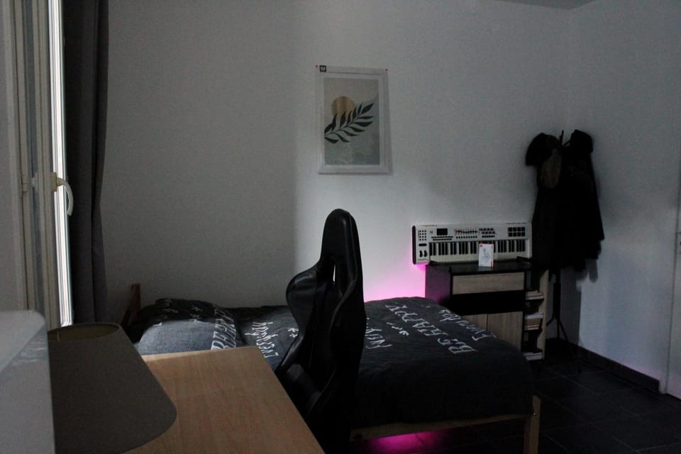 TV and multimedia, Living room, Seating area, Dining area, hair dresser