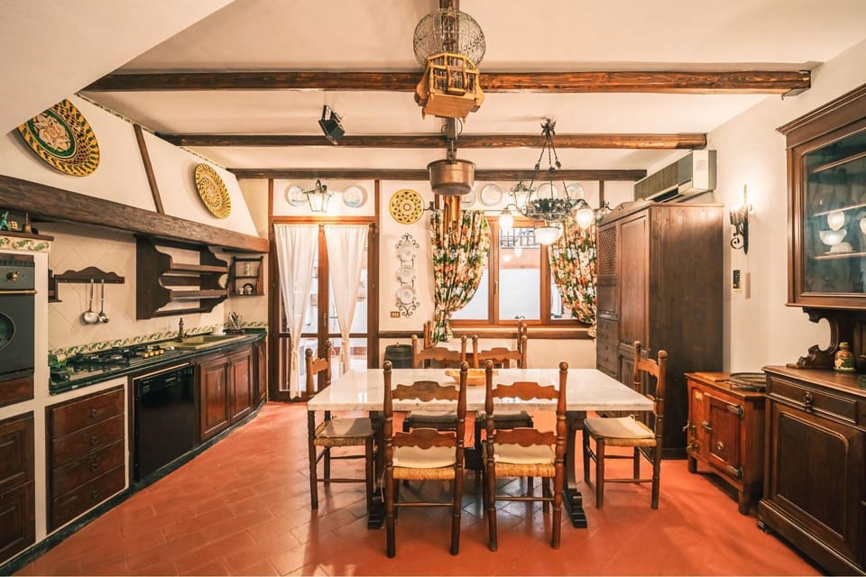 Kitchen or kitchenette, Living room, Dining area