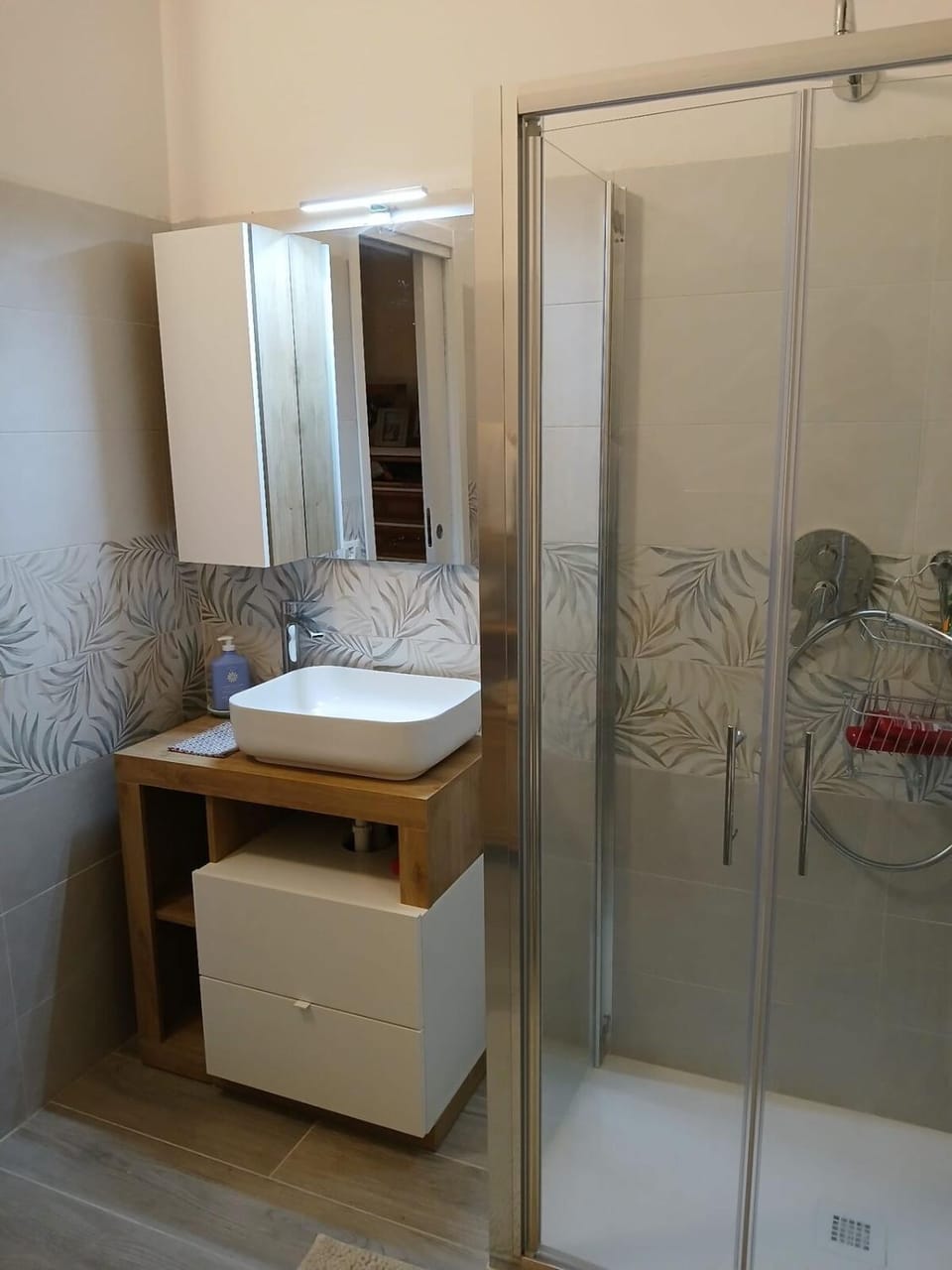 Shower, Bathroom, towels