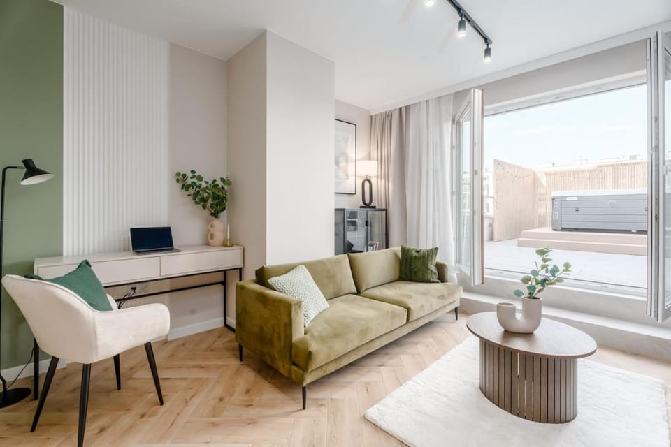 Natural landscape, TV and multimedia, Living room, Seating area