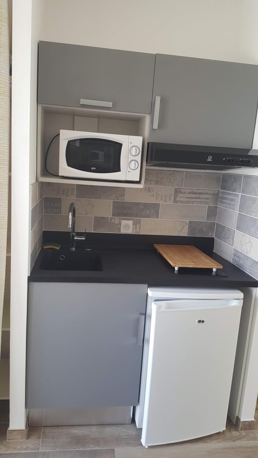 Kitchen or kitchenette
