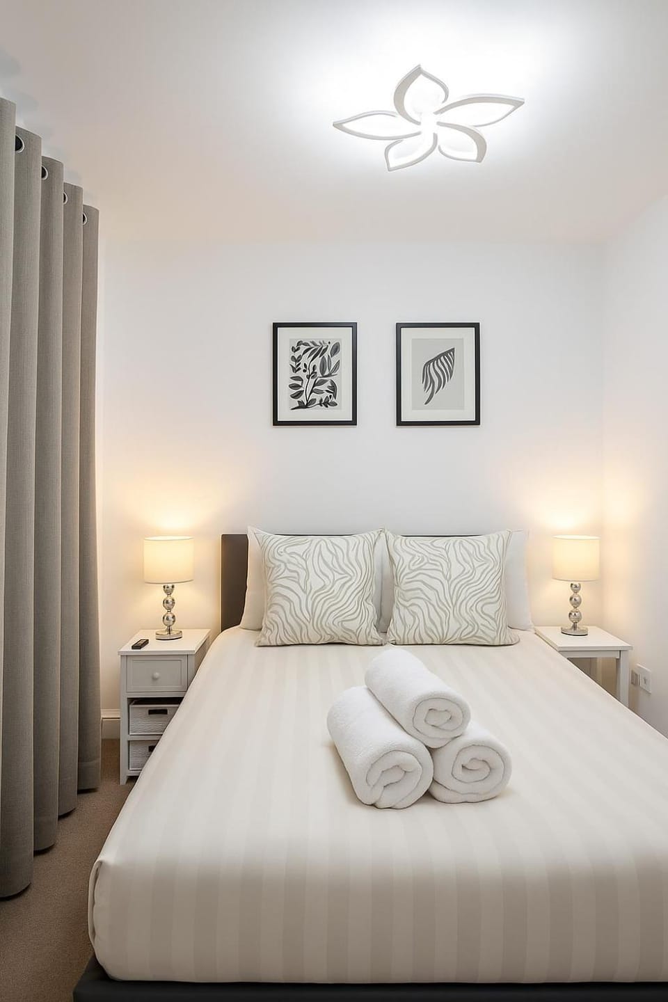 Bed, Bedroom, towels