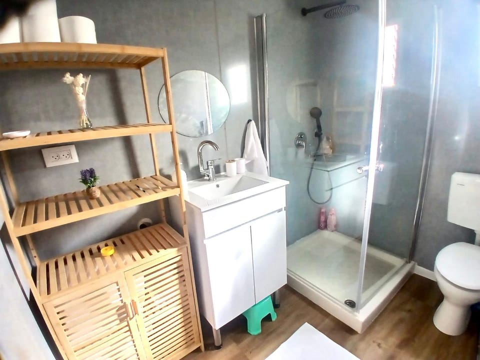Bathroom, towels