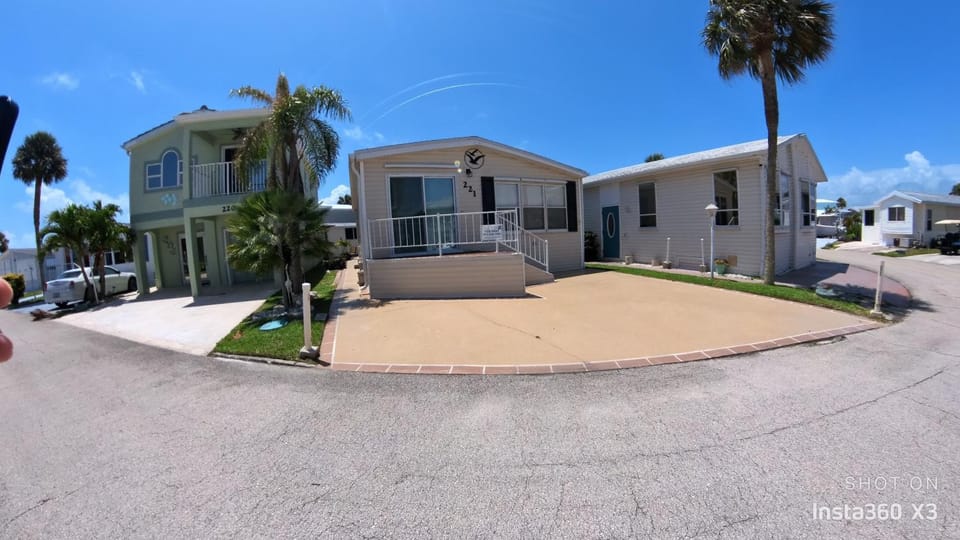 Adorable 2 bedroom 2 bath beach house House in Hutchinson Island