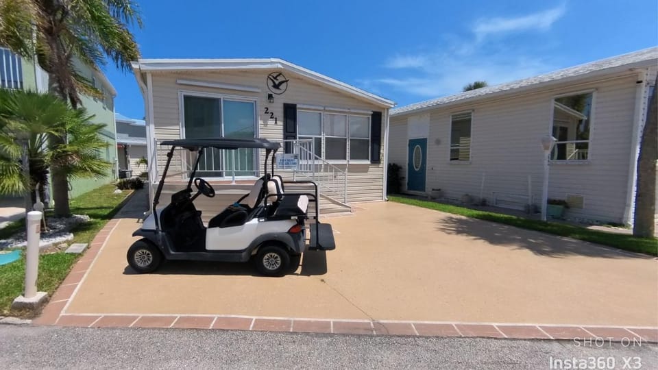 Adorable 2 bedroom 2 bath beach house House in Hutchinson Island