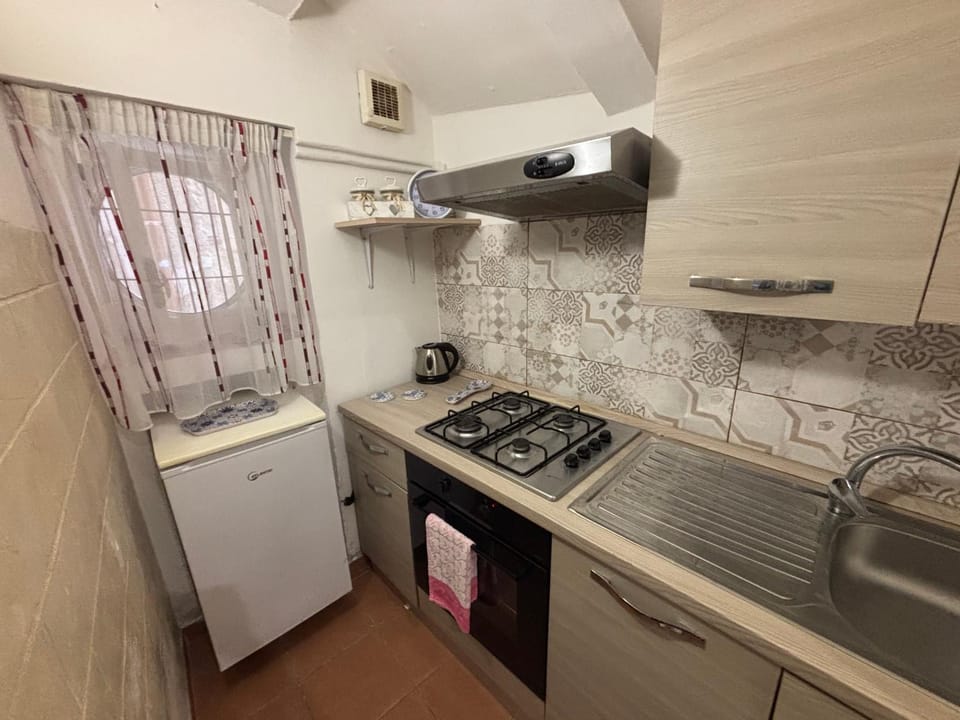 Kitchen or kitchenette, oven, stove