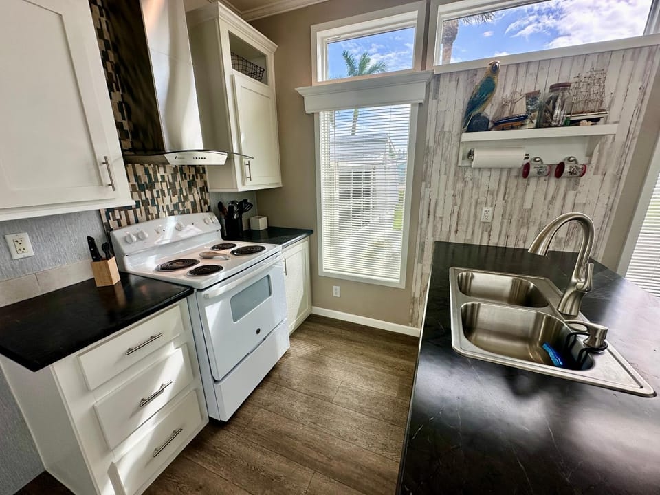 Flip Flop Inn amazing 1 bedroom 1 bath beach bungalow House in Hutchinson Island