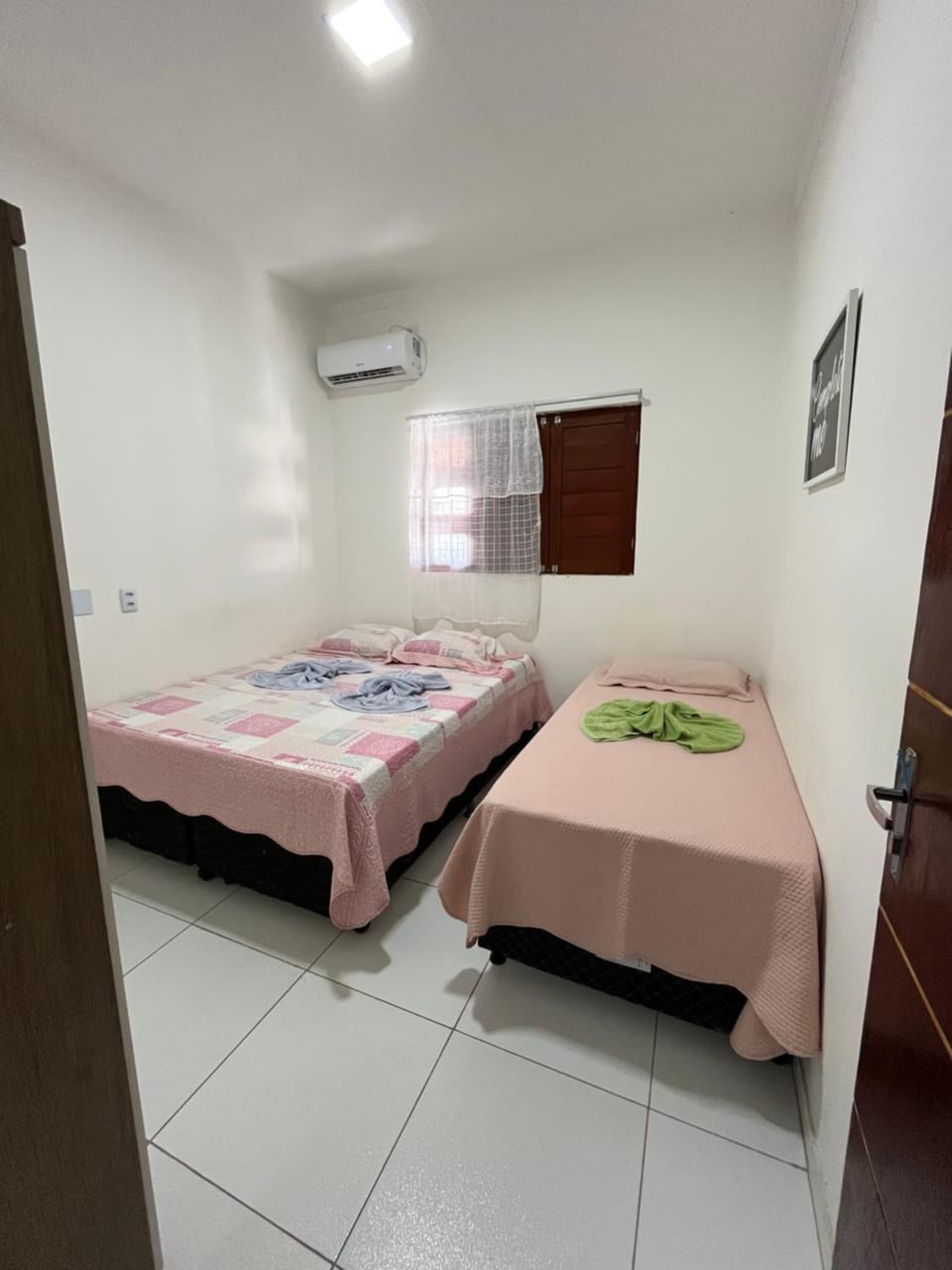 Bed, Bedroom, air conditioner
