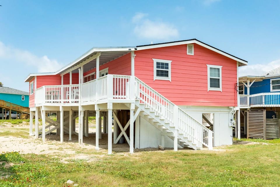 Mermaid Cove steps to the sand House in Surfside Beach