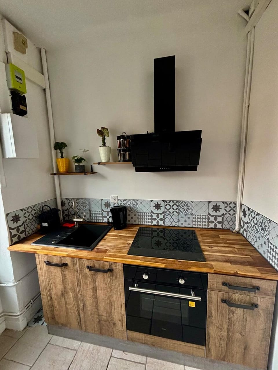 Kitchen or kitchenette