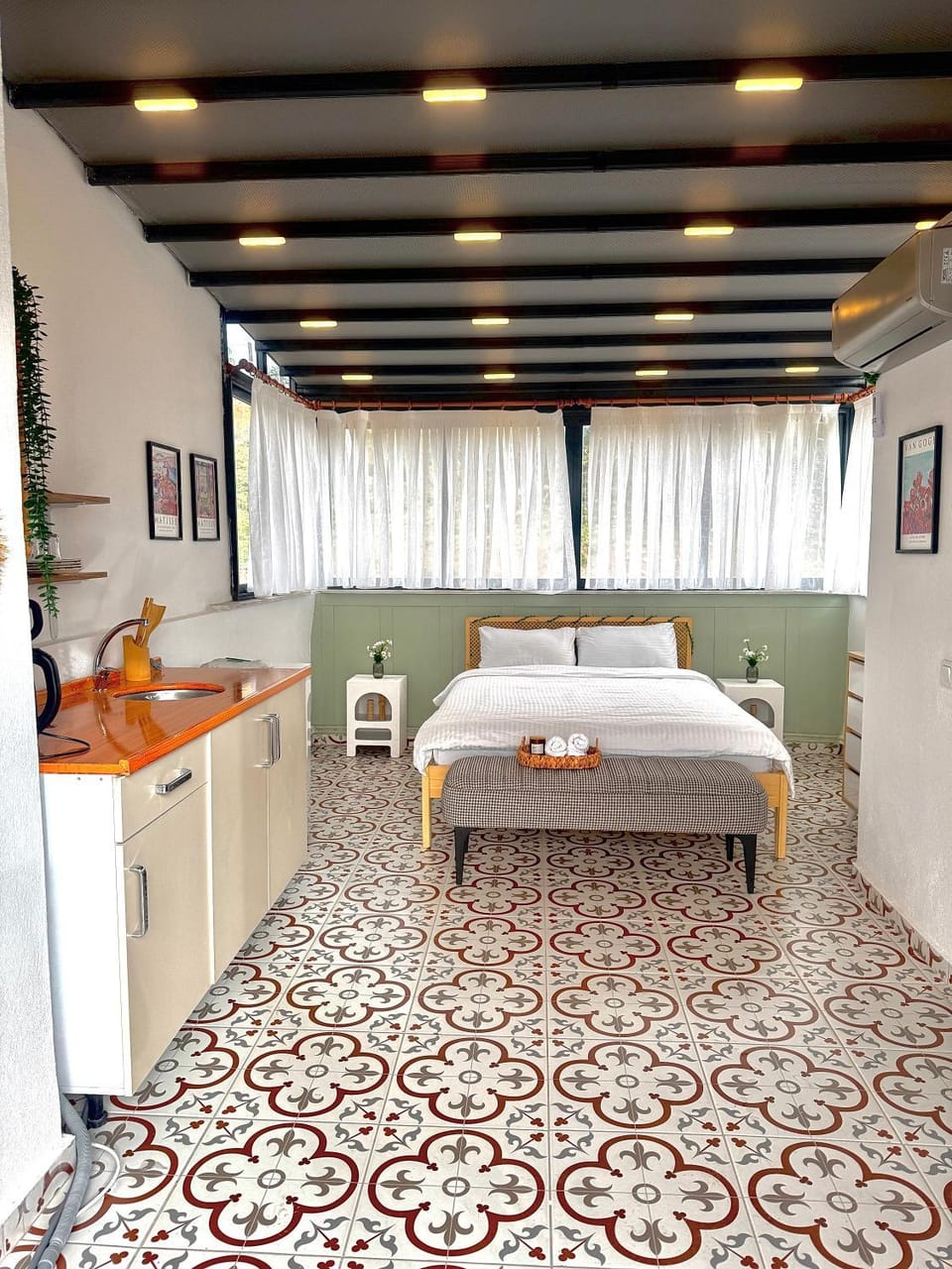 Bed, Photo of the whole room, Bedroom