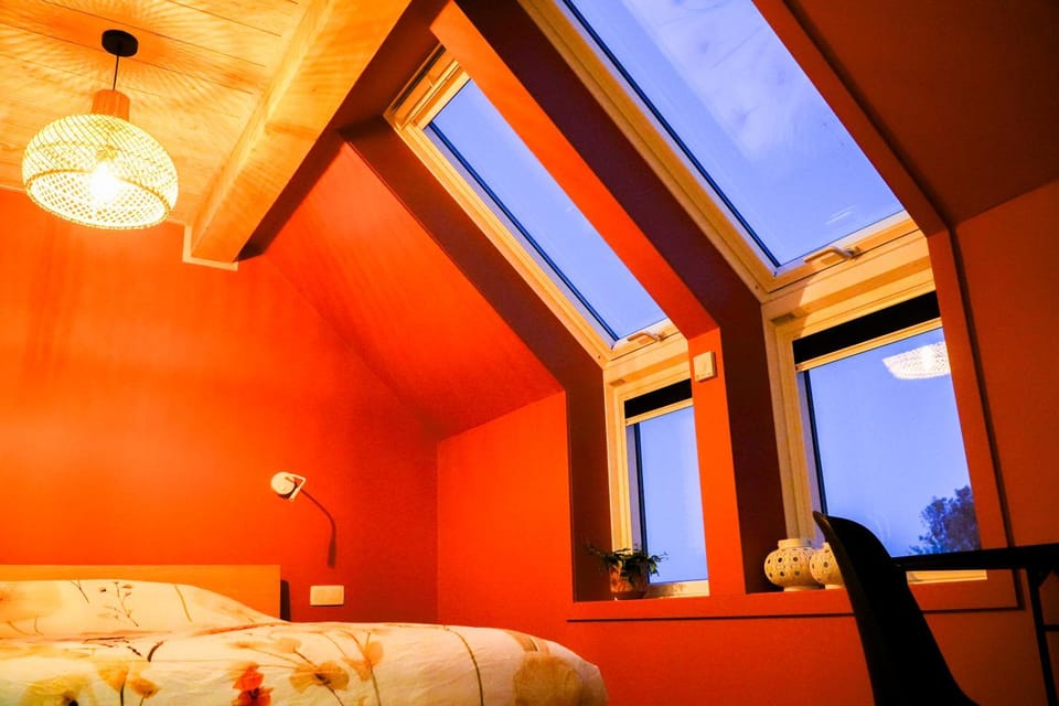 Photo of the whole room, Bedroom