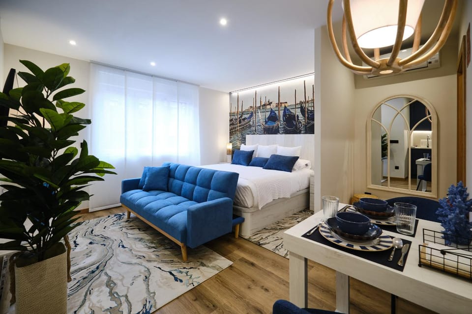 Bed, Living room, Photo of the whole room, Bedroom