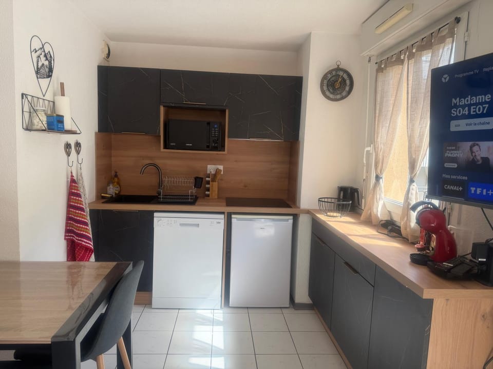 studio proche du centre 3 à 5 pers avec parking privé et la fibre Apartment in Luz-Saint-Sauveur
