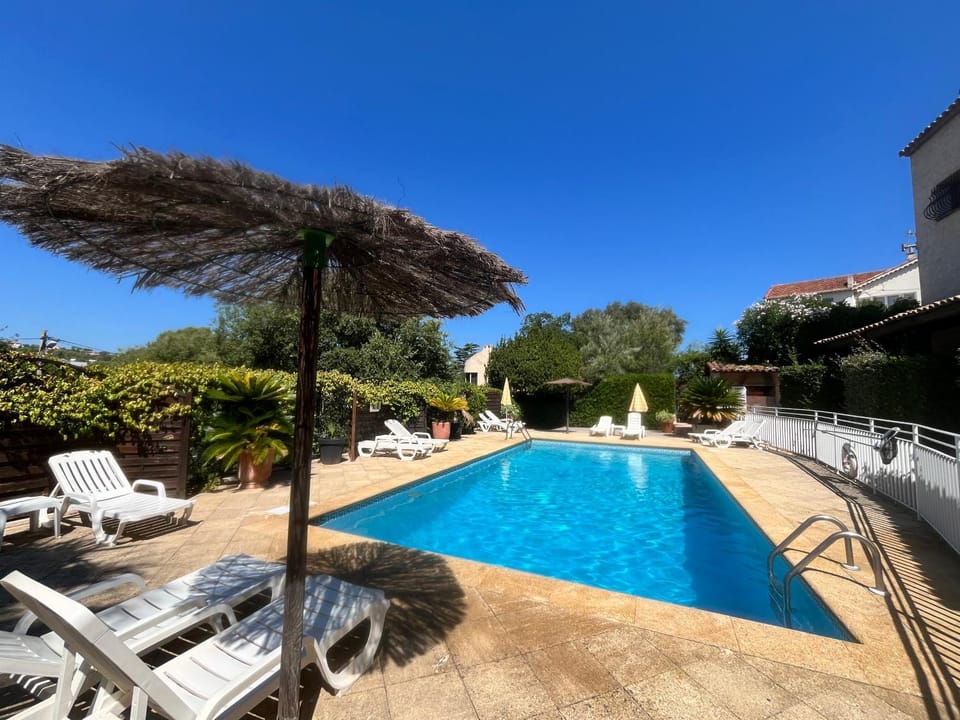 St Aygulf - Studio Piscine Clim Vélos Wifi Apartment in Fréjus
