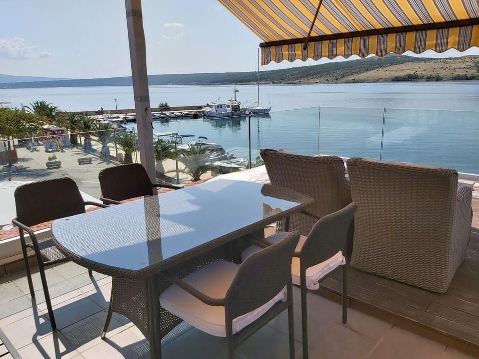Apartmani More Posedarje -Apartment with private whirpool and terace 50m2 Apartment in Zadar County