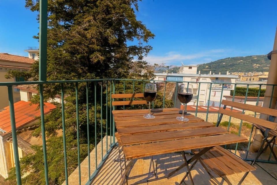 Patio, Day, Natural landscape, View (from property/room), Balcony/Terrace, Dining area, Mountain view, Alcoholic drinks
