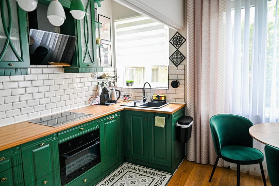 Kitchen or kitchenette, Dining area, dishwasher, minibar, stove, toaster