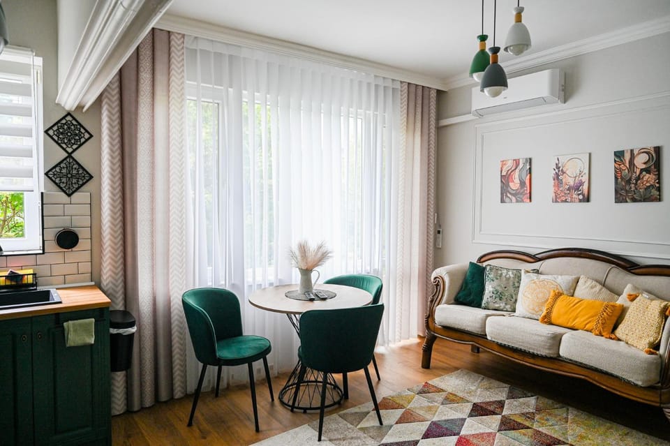 Living room, Dining area