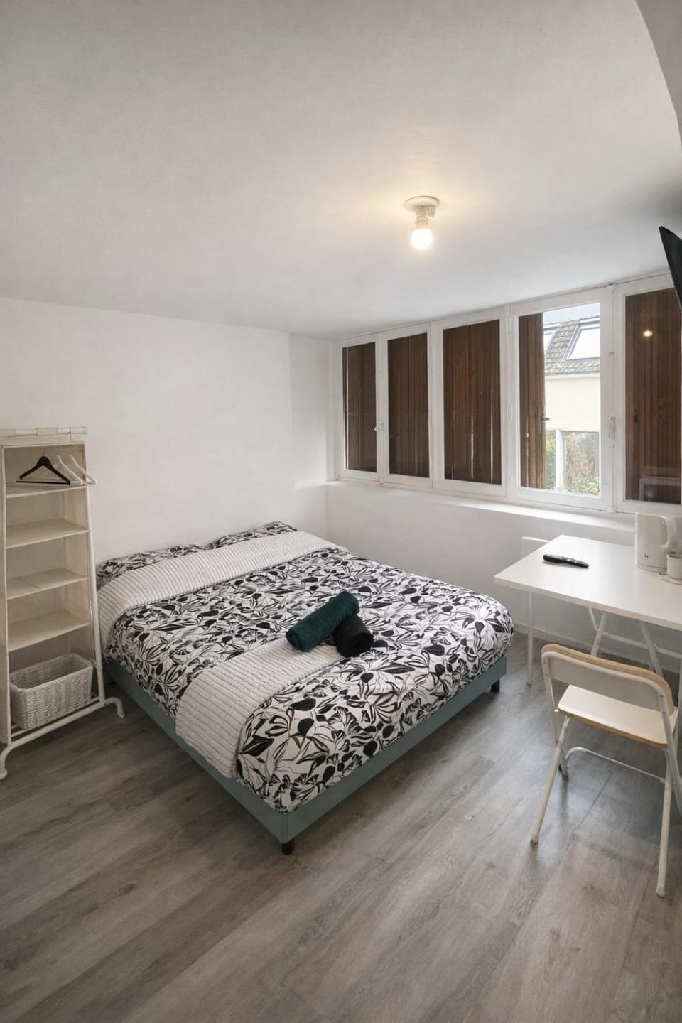 Bedroom, towels