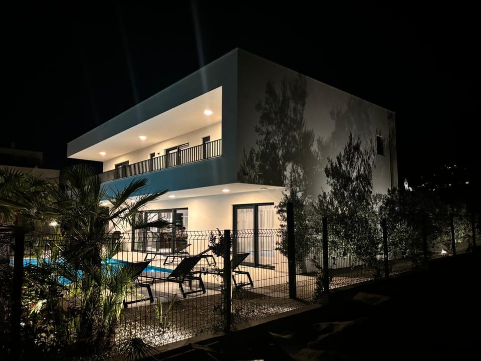 Property building, Patio, Night, Garden, Garden view, Pool view, Swimming pool, sunbed