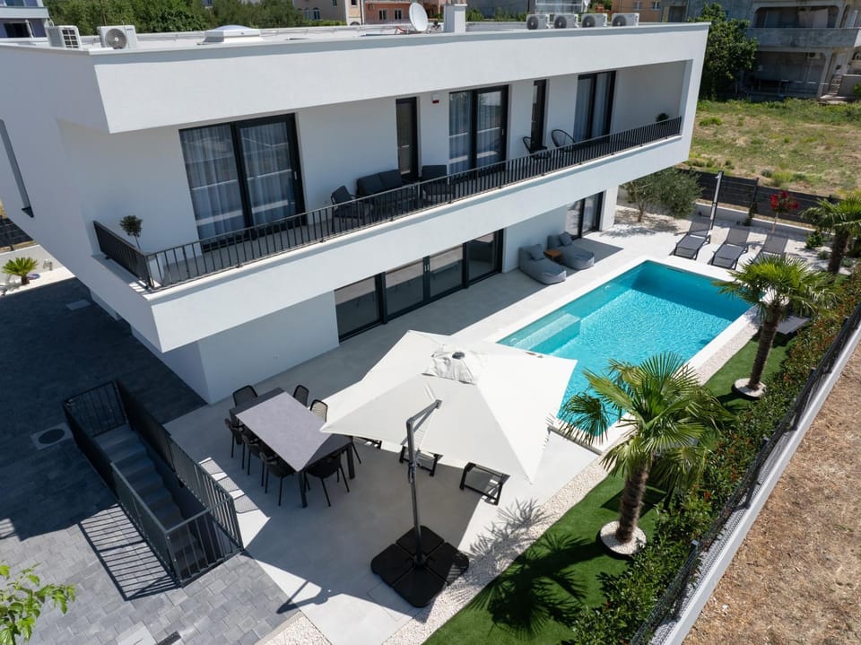 Property building, Swimming pool
