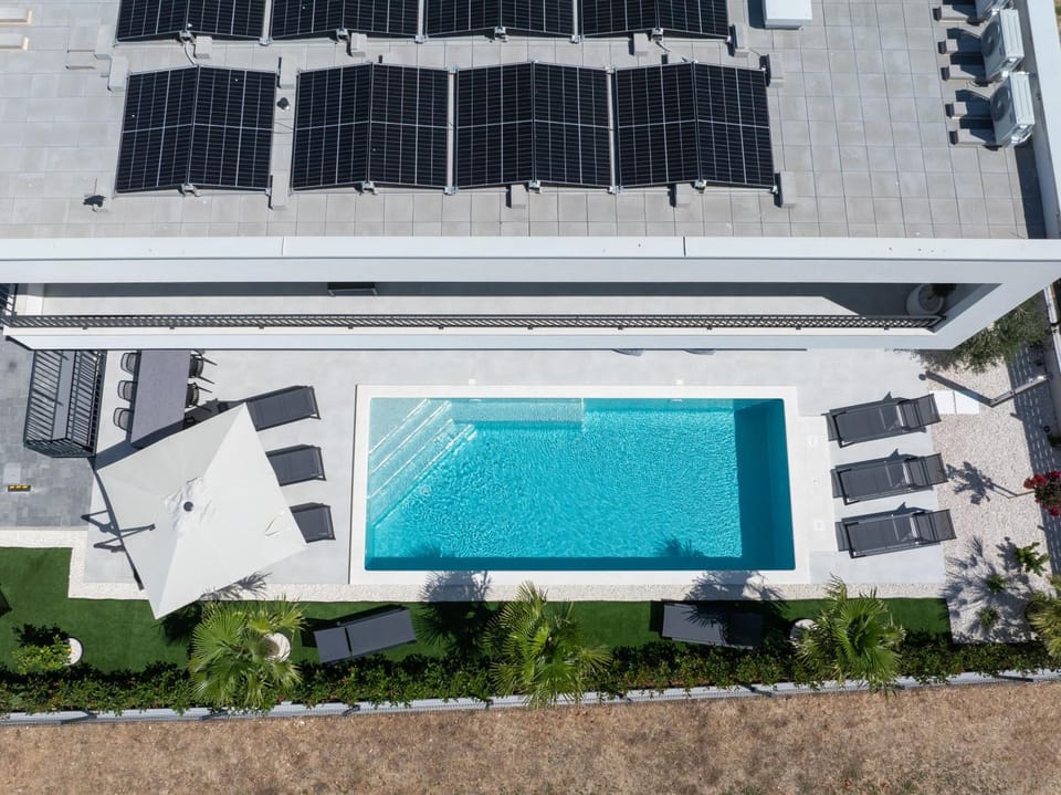 Property building, Swimming pool