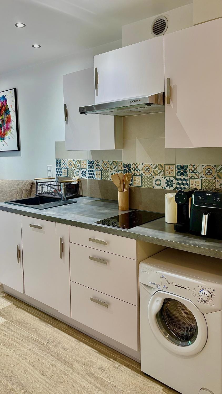 Charmant studio - AC - Piscine - Terrasse - Parking Apartment in Mandelieu-La Napoule