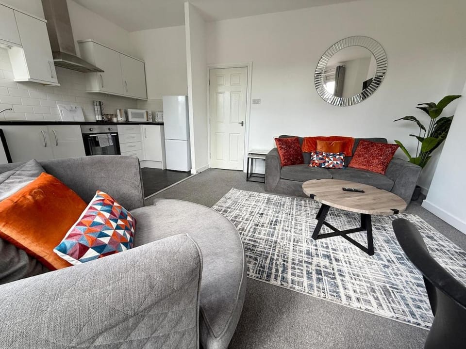 Kitchen or kitchenette, Living room, Seating area, Dining area, stove