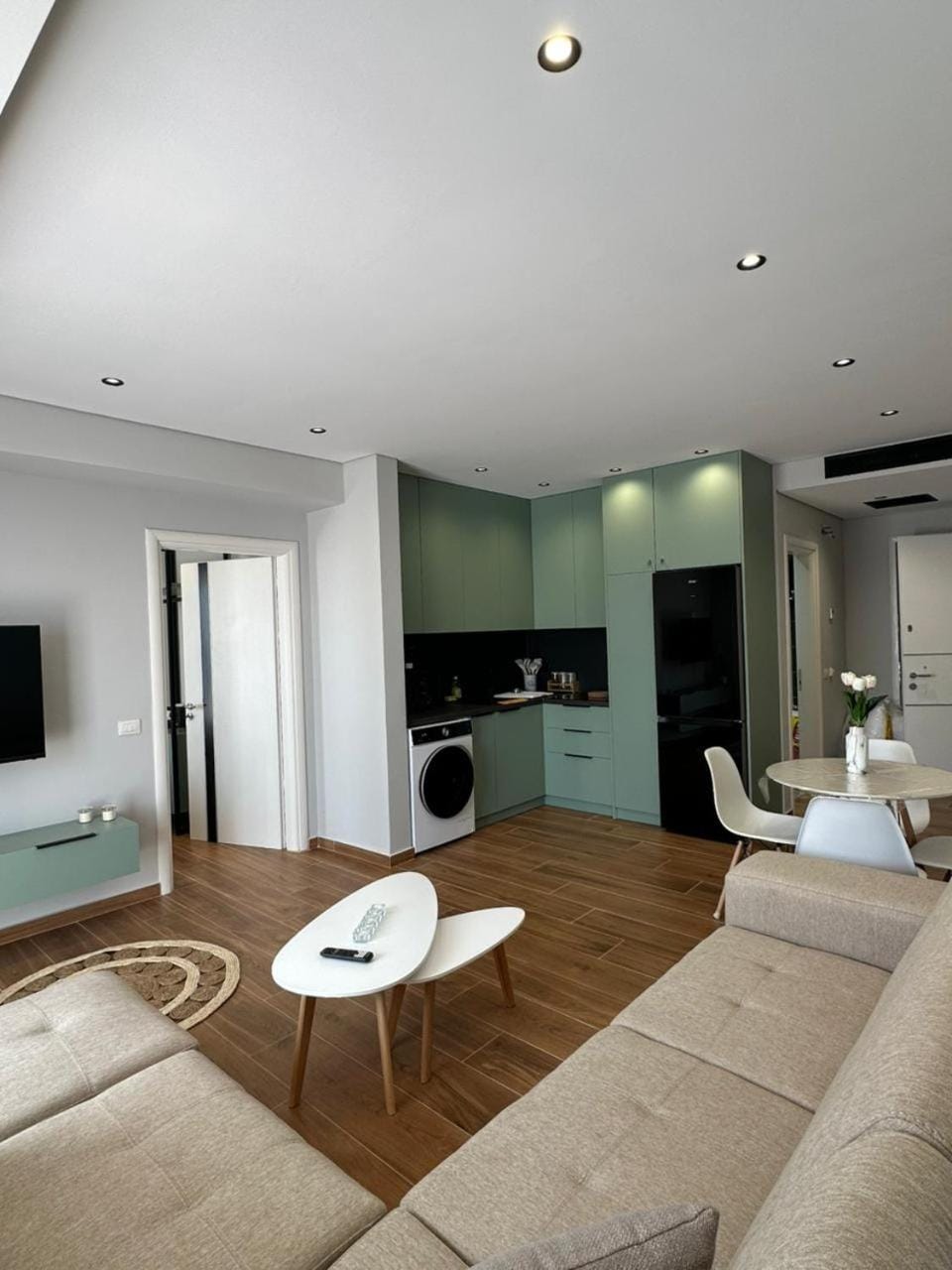 TV and multimedia, Living room, Seating area, Dining area