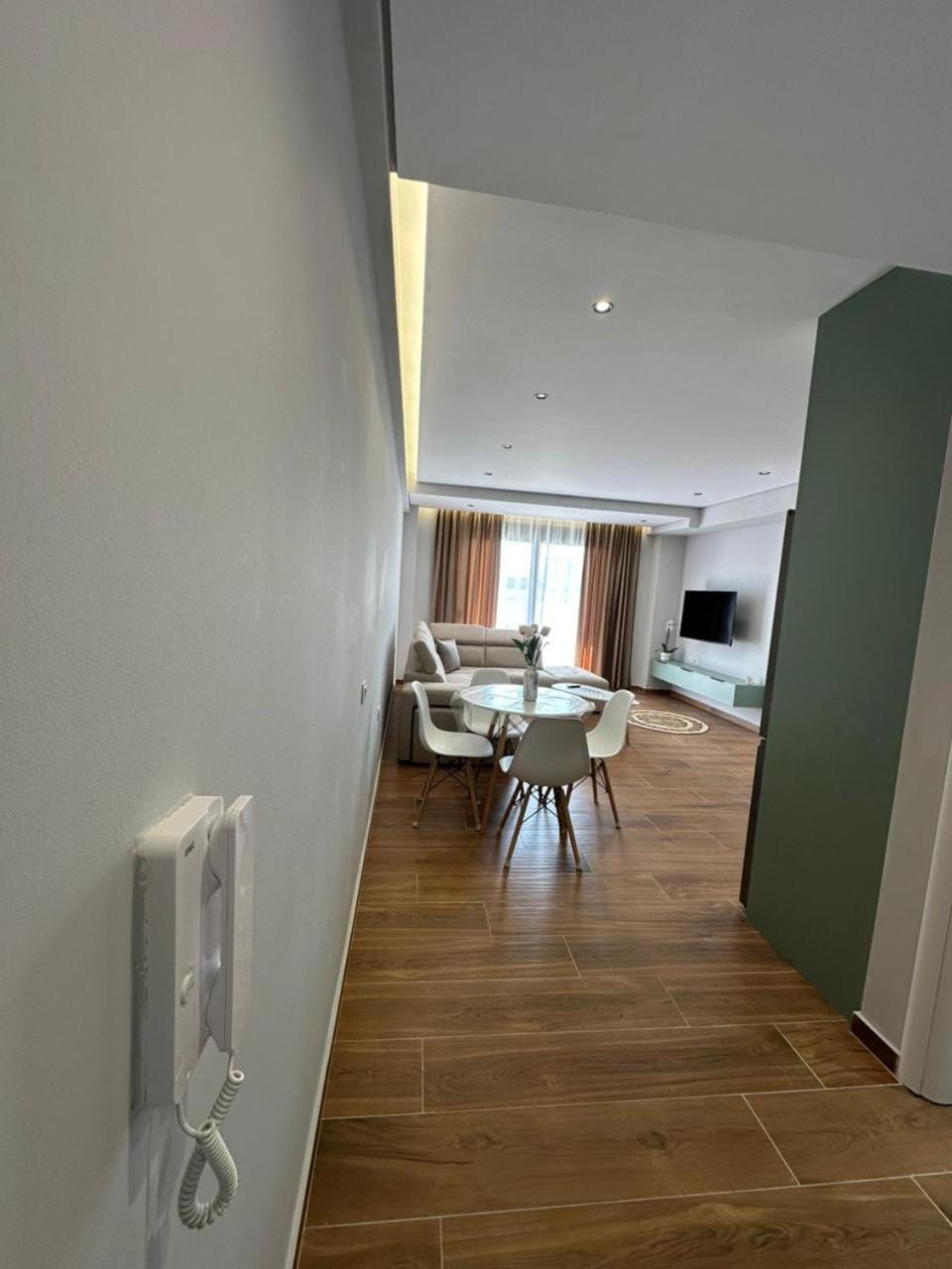 Living room, internet