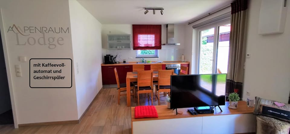 Kitchen or kitchenette, Seating area, Dining area