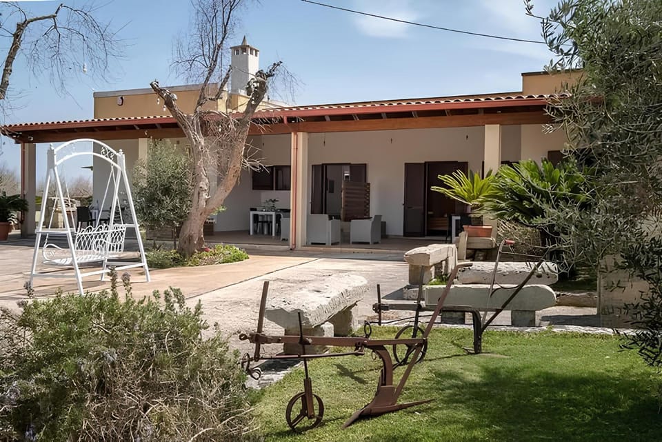 Property building, Spring, Day, Natural landscape, Garden, Garden view