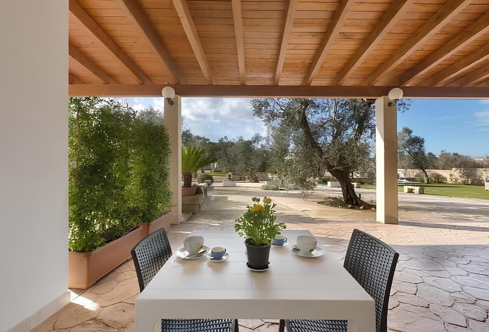 Spring, Day, Garden, Dining area, Garden view